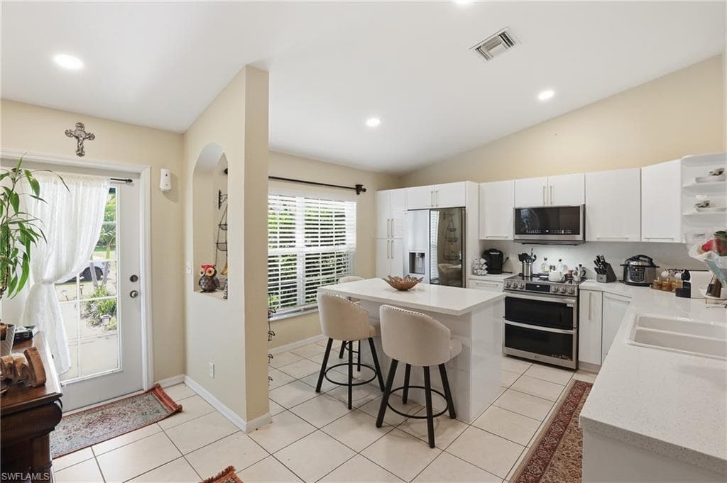 2207 28th St, Cape Coral, FL 33909-5