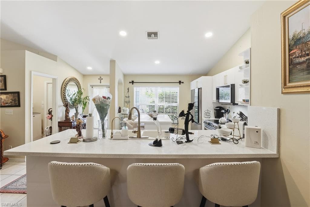 2207 28th St, Cape Coral, FL 33909-7