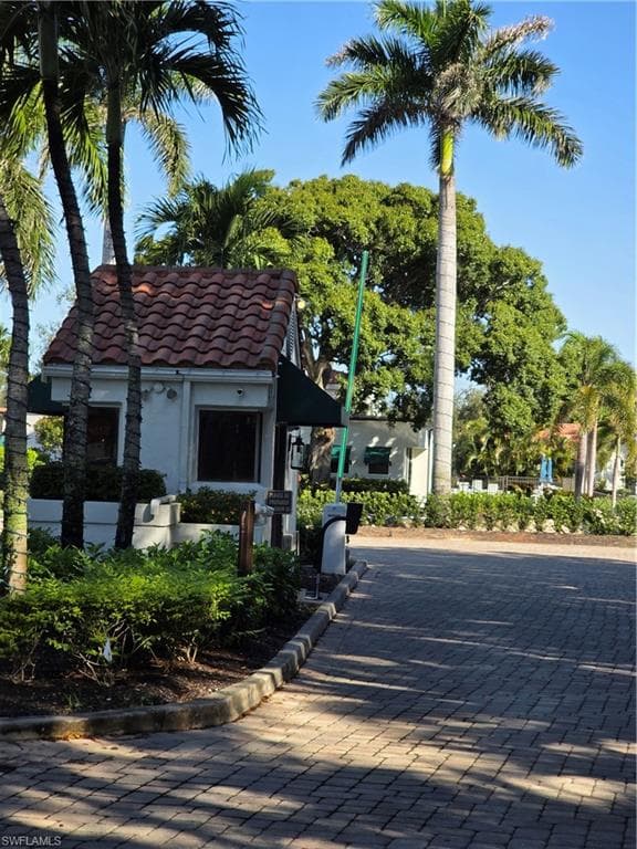 613 Beachwalk Cir J101, Naples, FL 34108-2