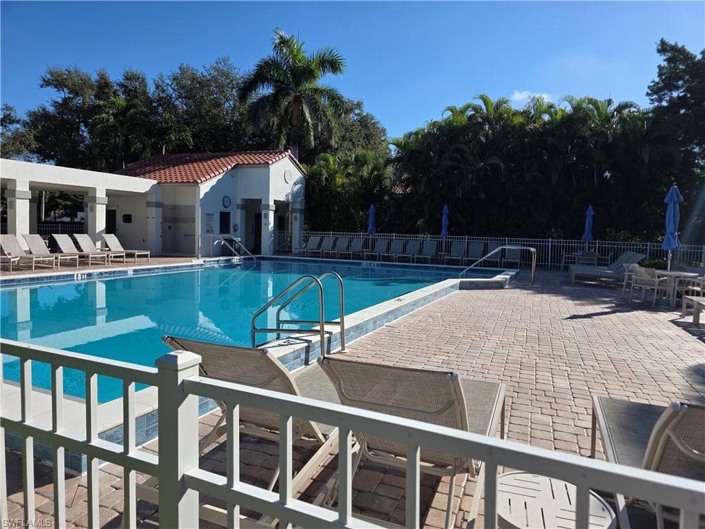 613 Beachwalk Cir J101, Naples, FL 34108-4