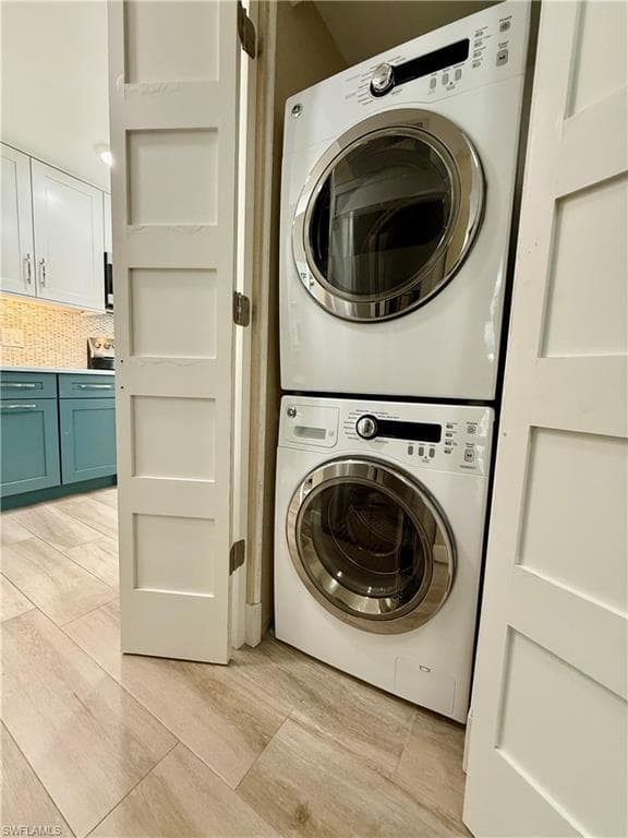 800 River Point Dr 534, Naples, FL 34102-28