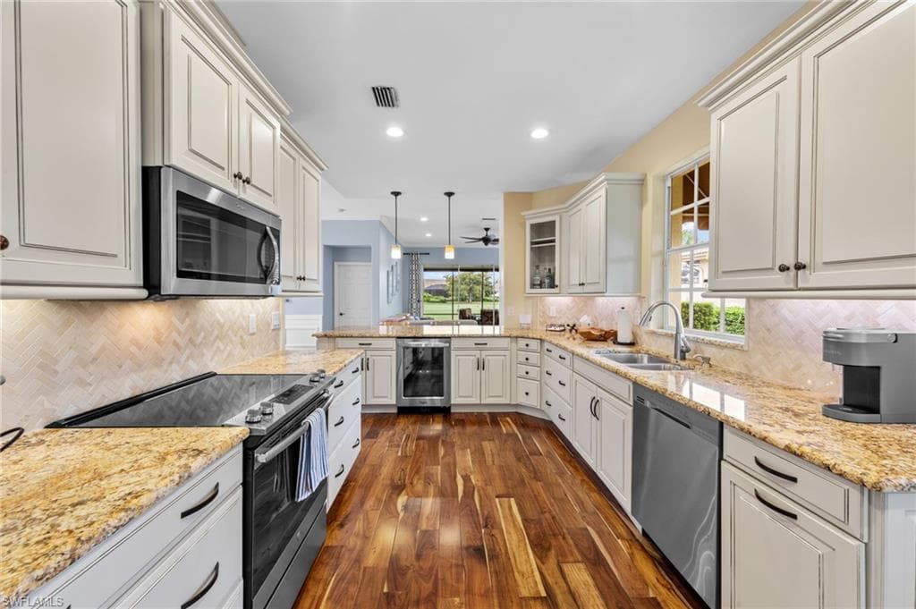 13541 Southampton Dr, Bonita Springs, FL 34135-9