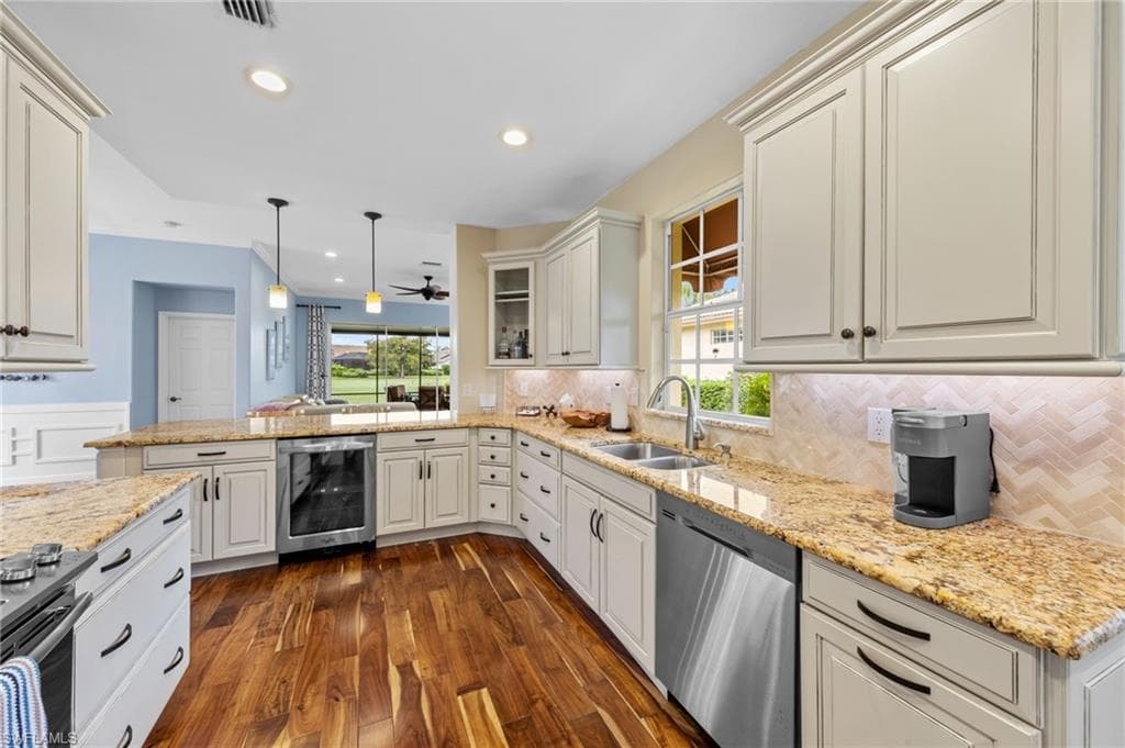 13541 Southampton Dr, Bonita Springs, FL 34135-10