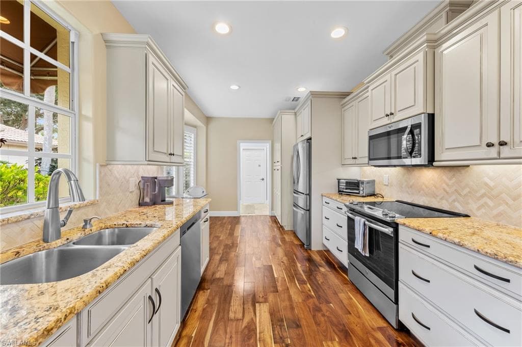 13541 Southampton Dr, Bonita Springs, FL 34135-14