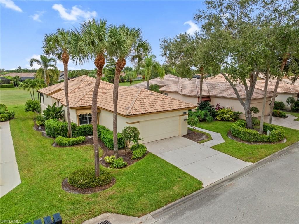 13541 Southampton Dr, Bonita Springs, FL 34135-1