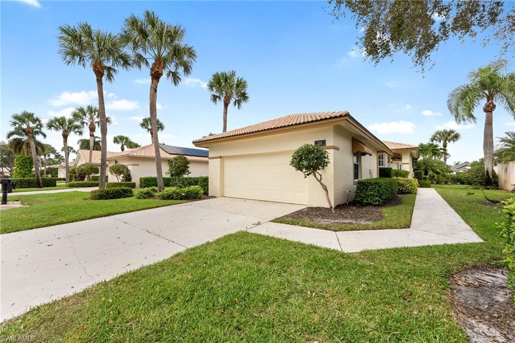 13541 Southampton Dr, Bonita Springs, FL 34135-2