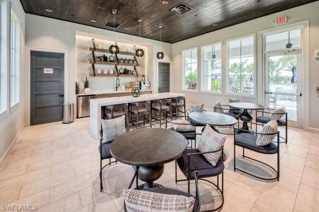 8886 Saint Lucia Dr 101, Naples, FL 34114-40