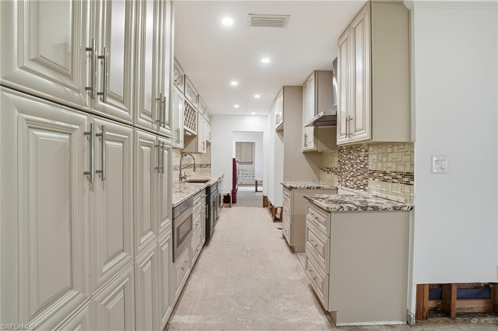 55 Aqua Ln, North Fort Myers, FL 33903-11