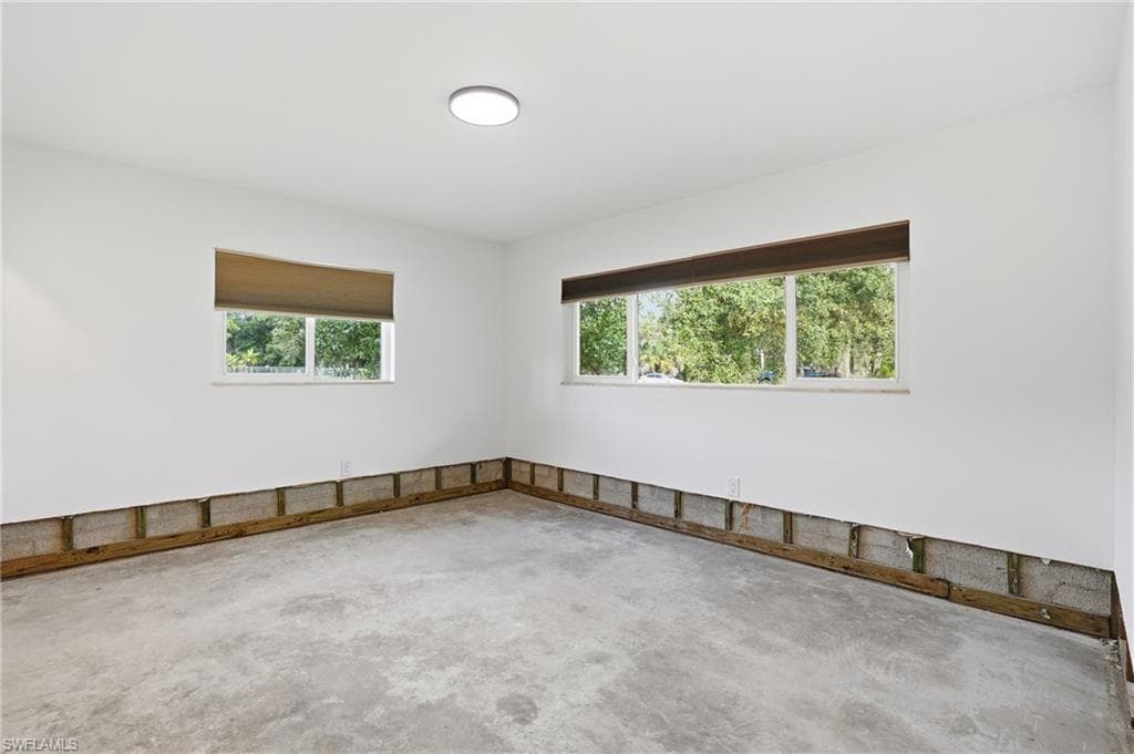 55 Aqua Ln, North Fort Myers, FL 33903-24