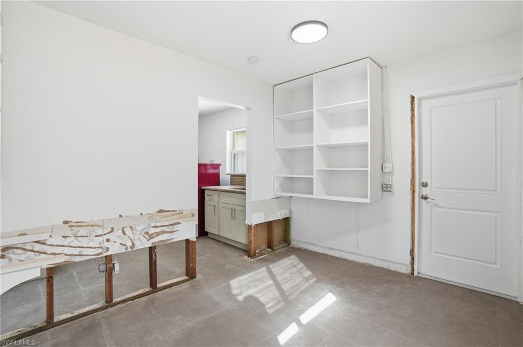 55 Aqua Ln, North Fort Myers, FL 33903-28