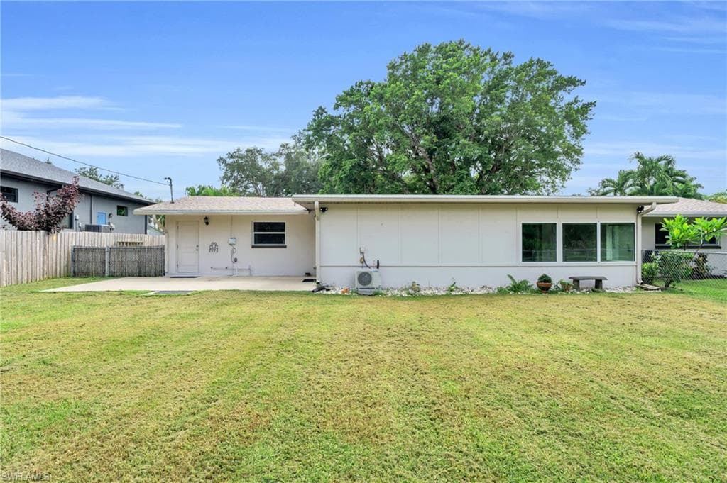 55 Aqua Ln, North Fort Myers, FL 33903-33