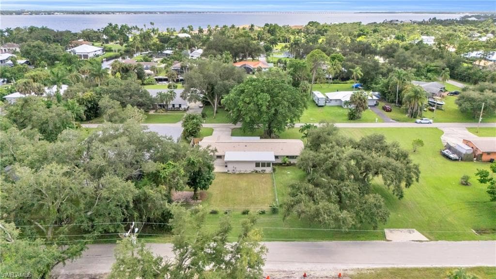 55 Aqua Ln, North Fort Myers, FL 33903-36