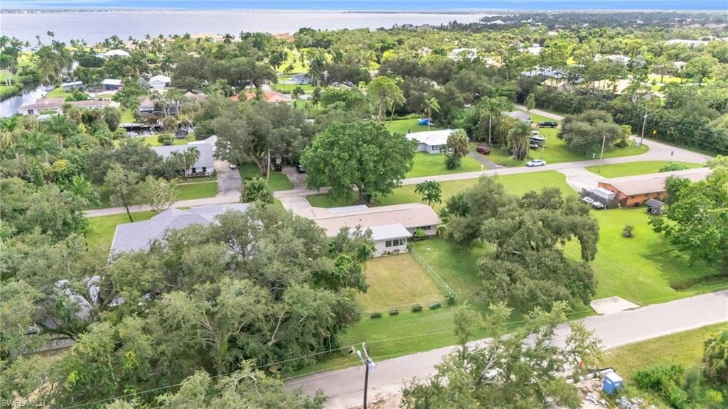 55 Aqua Ln, North Fort Myers, FL 33903-38