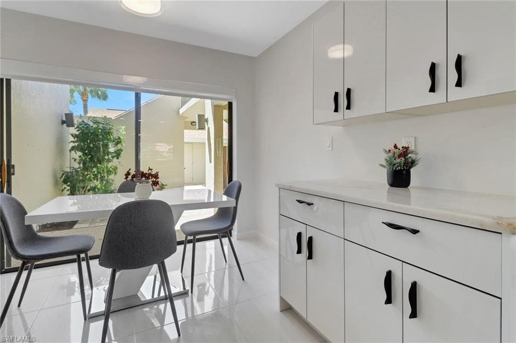 15450 Cedarwood Ln 103, Naples, FL 34110-8