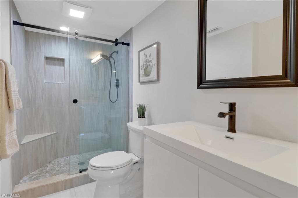 15450 Cedarwood Ln 103, Naples, FL 34110-18