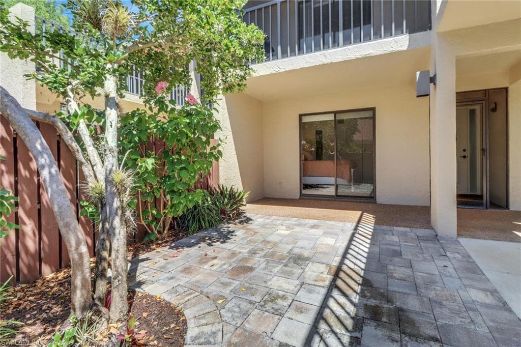 15450 Cedarwood Ln 103, Naples, FL 34110-24