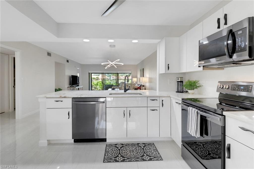 15450 Cedarwood Ln 103, Naples, FL 34110-7