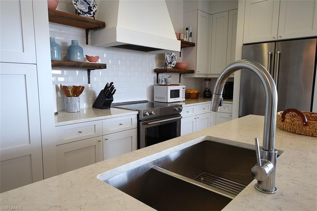 1035 3rd Ave S 411, Naples, FL 34102-16