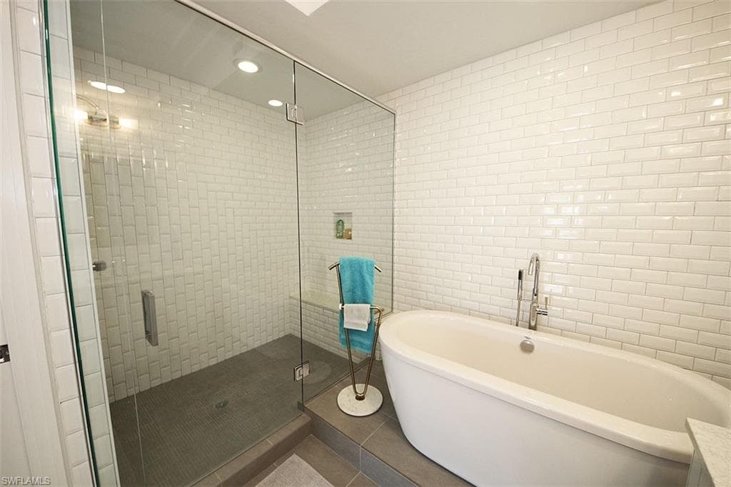 1035 3rd Ave S 411, Naples, FL 34102-20