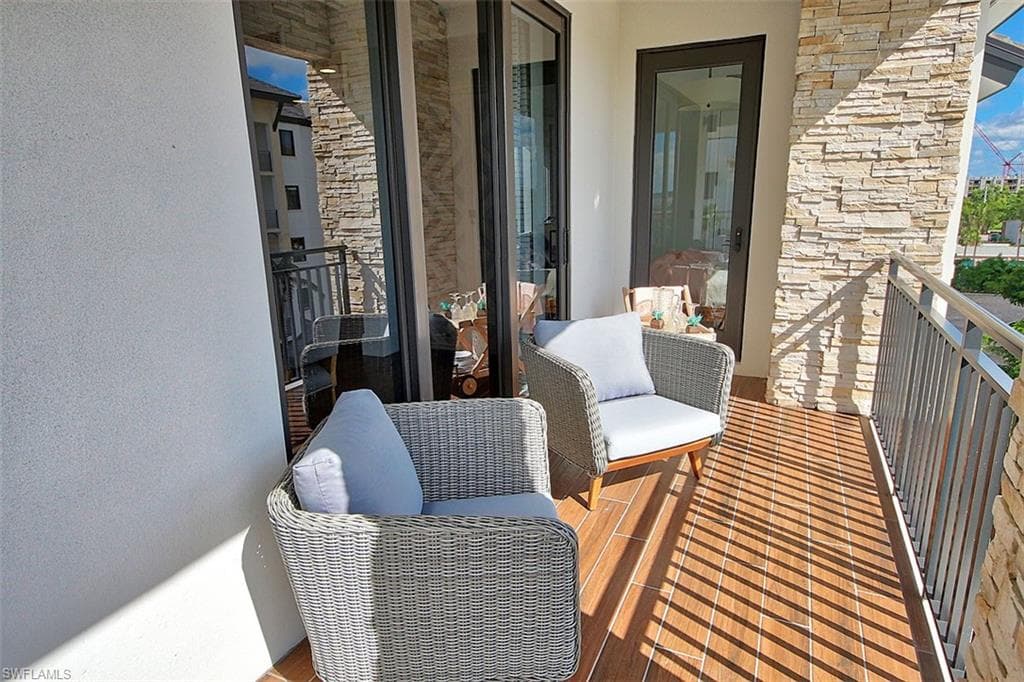 1035 3rd Ave S 411, Naples, FL 34102-33