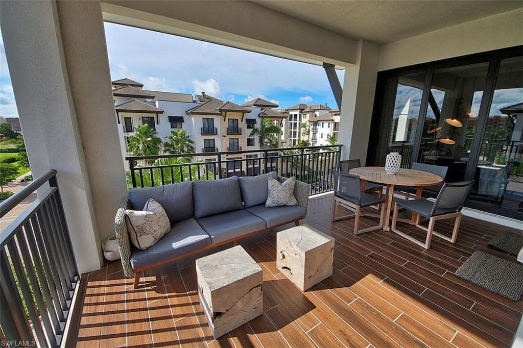 1035 3rd Ave S 411, Naples, FL 34102-35