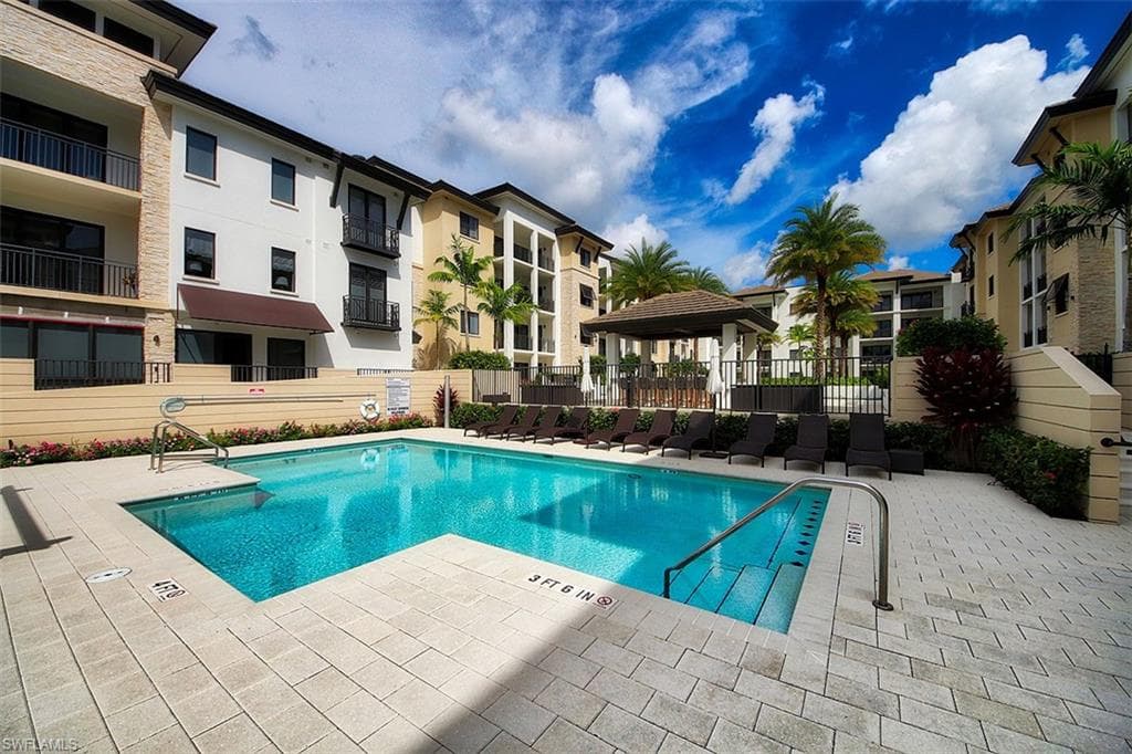 1035 3rd Ave S 411, Naples, FL 34102-40