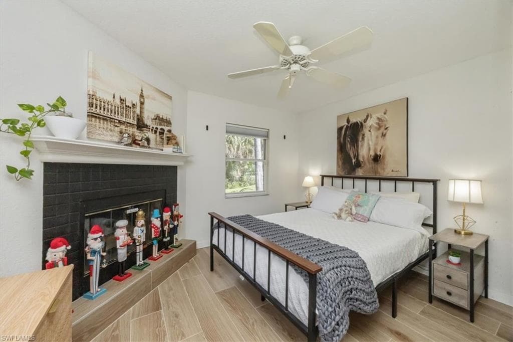 361 9th St NW, Naples, FL 34120-16