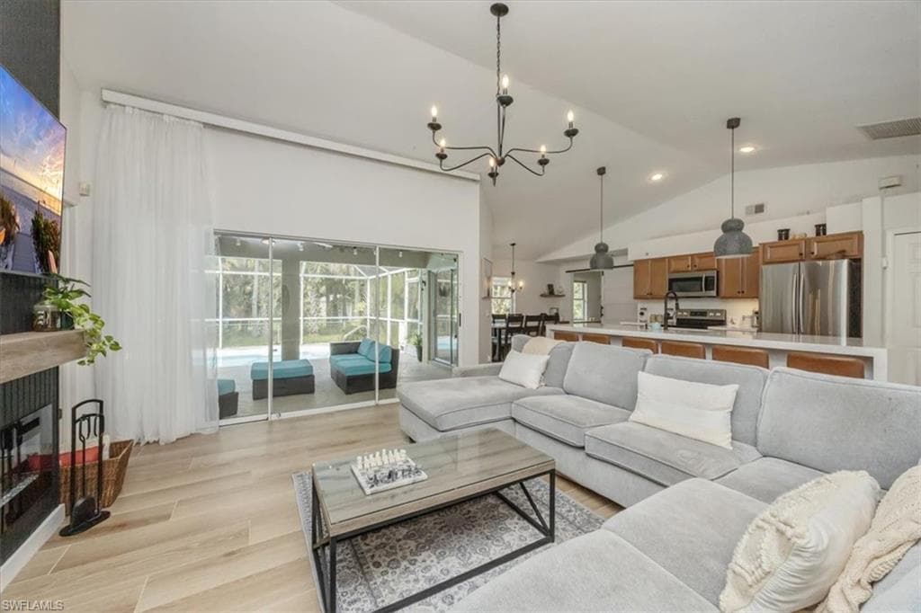 361 9th St NW, Naples, FL 34120-1