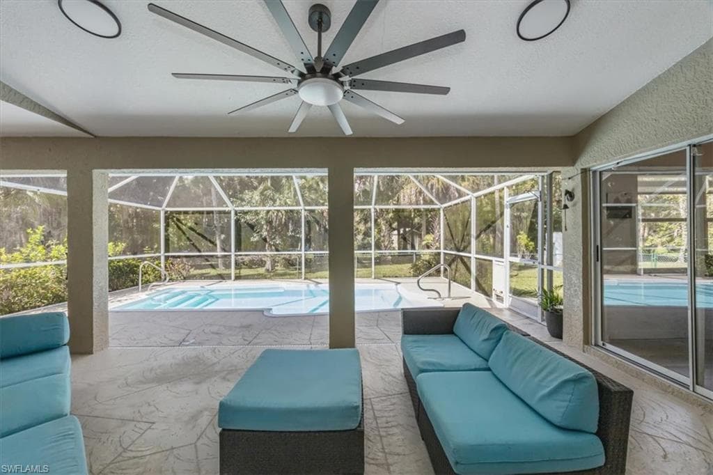 361 9th St NW, Naples, FL 34120-3