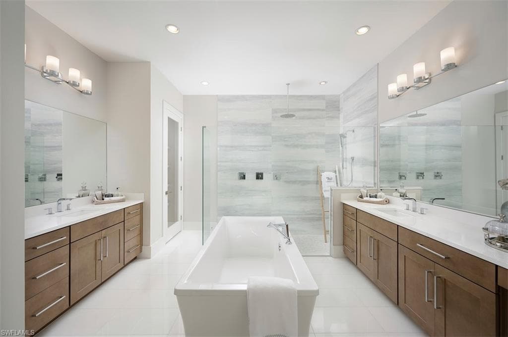 8762 Driftwood Dr, Naples, FL 34114-12