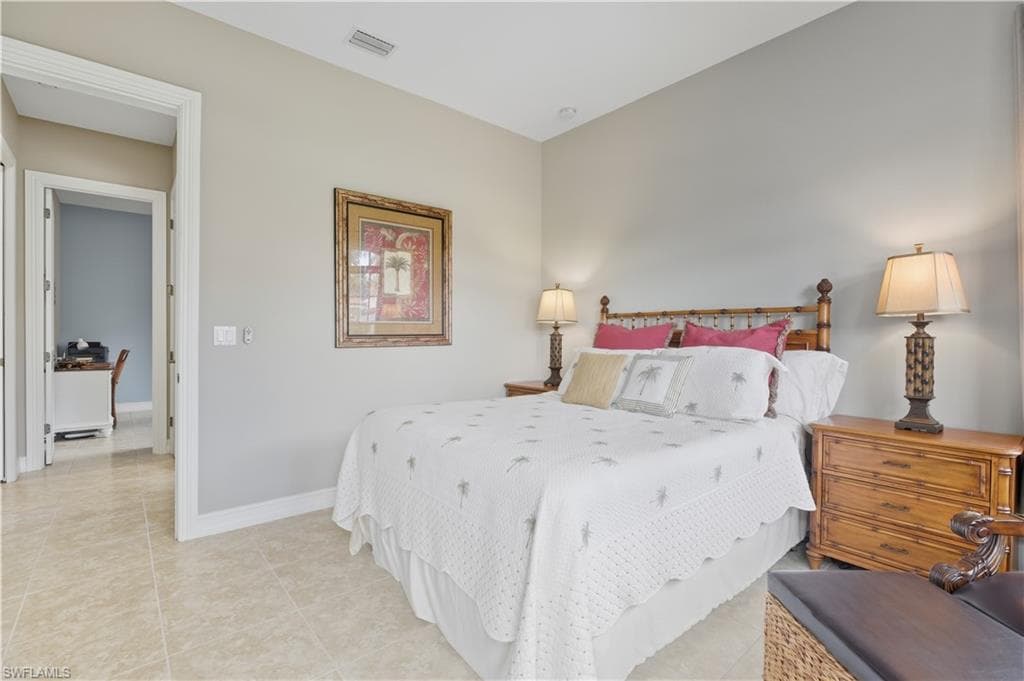 6097 Dogleg Dr, Naples, FL 34113-15