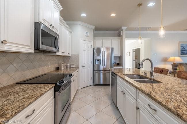 8451 Benelli Ct, Naples, FL 34114-9