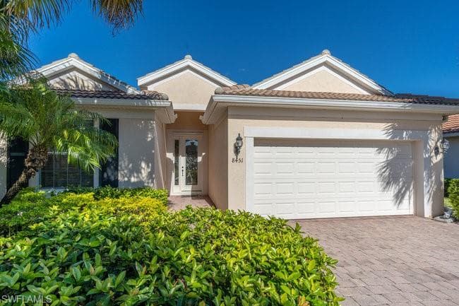 8451 Benelli Ct, Naples, FL 34114-3