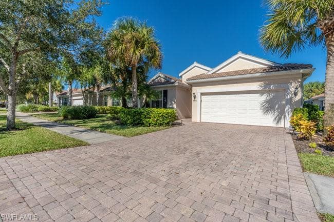 8451 Benelli Ct, Naples, FL 34114-4