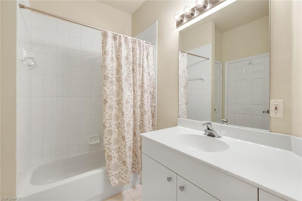 3260 Crown Pointe Blvd 202, Naples, FL 34112-23