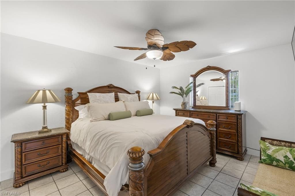 742 111th Ave N, Naples, FL 34108-16