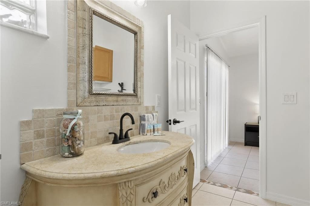 742 111th Ave N, Naples, FL 34108-30