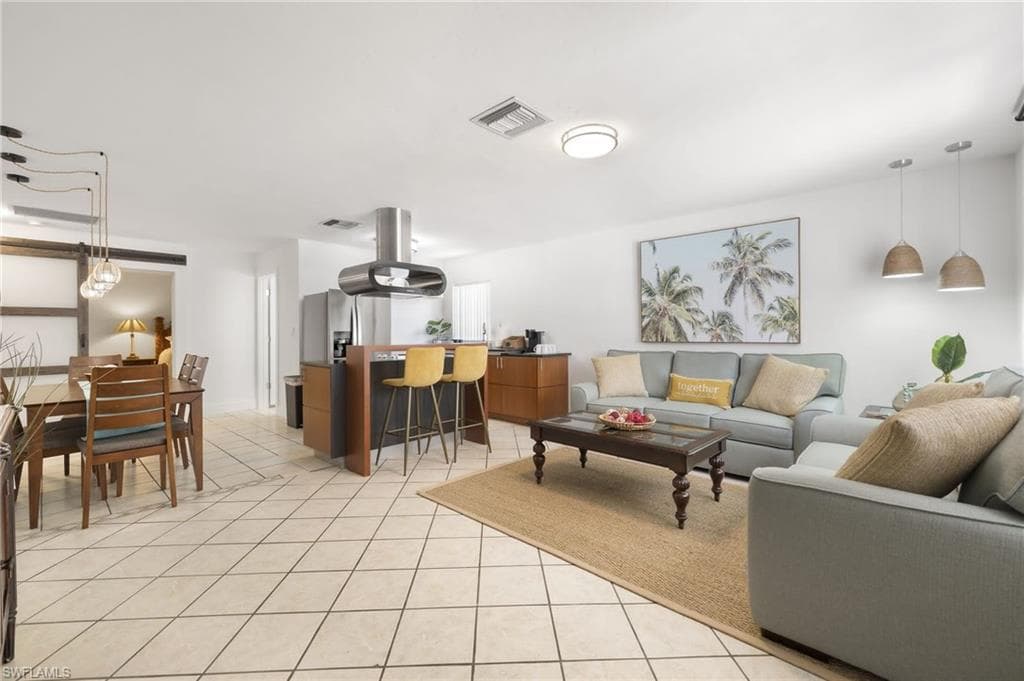 742 111th Ave N, Naples, FL 34108-2