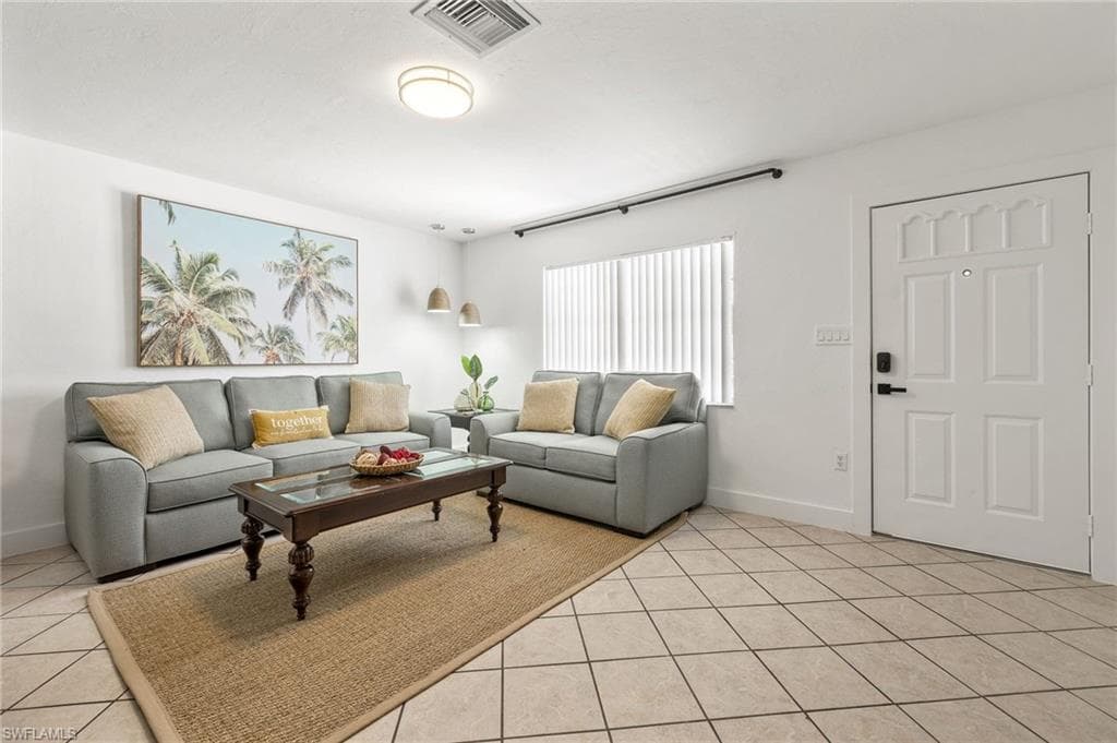 742 111th Ave N, Naples, FL 34108-3