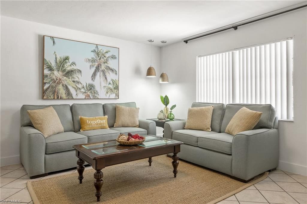 742 111th Ave N, Naples, FL 34108-4