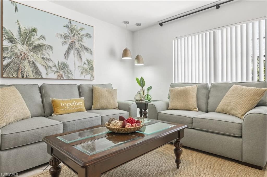 742 111th Ave N, Naples, FL 34108-6