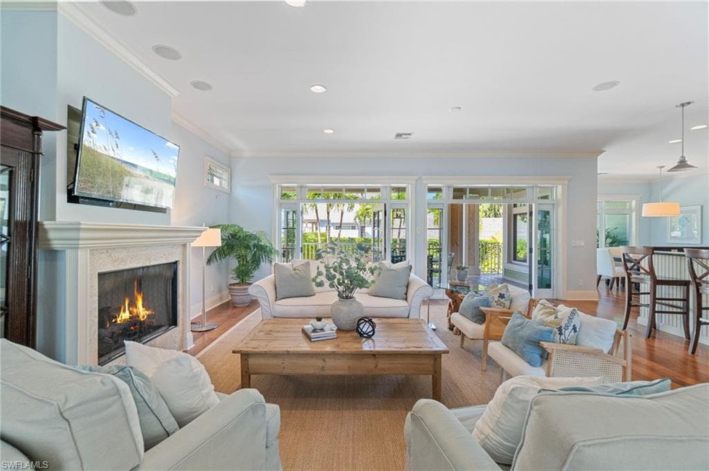 645 Broad Ave S, Naples, FL 34102-11