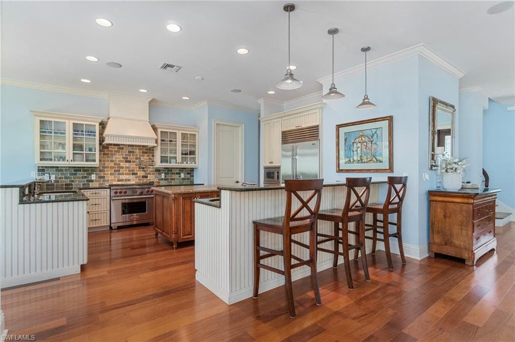 645 Broad Ave S, Naples, FL 34102-12