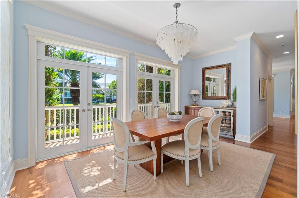 645 Broad Ave S, Naples, FL 34102-17