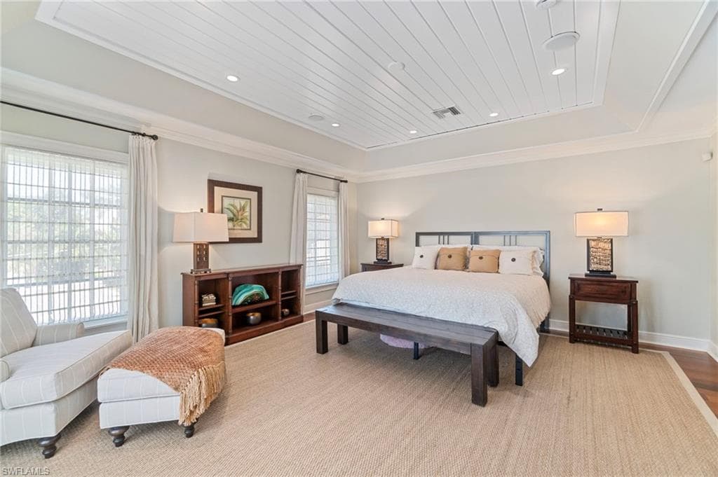 645 Broad Ave S, Naples, FL 34102-25