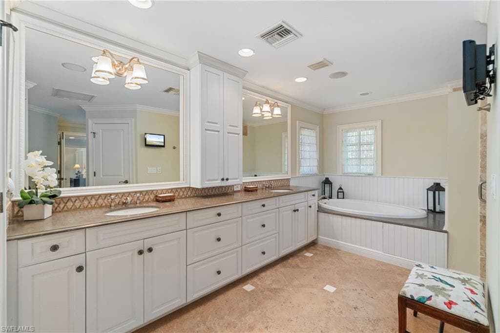 645 Broad Ave S, Naples, FL 34102-28