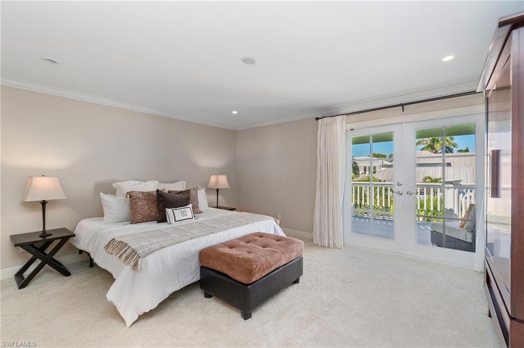 645 Broad Ave S, Naples, FL 34102-32