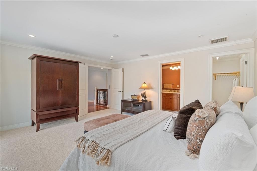 645 Broad Ave S, Naples, FL 34102-33