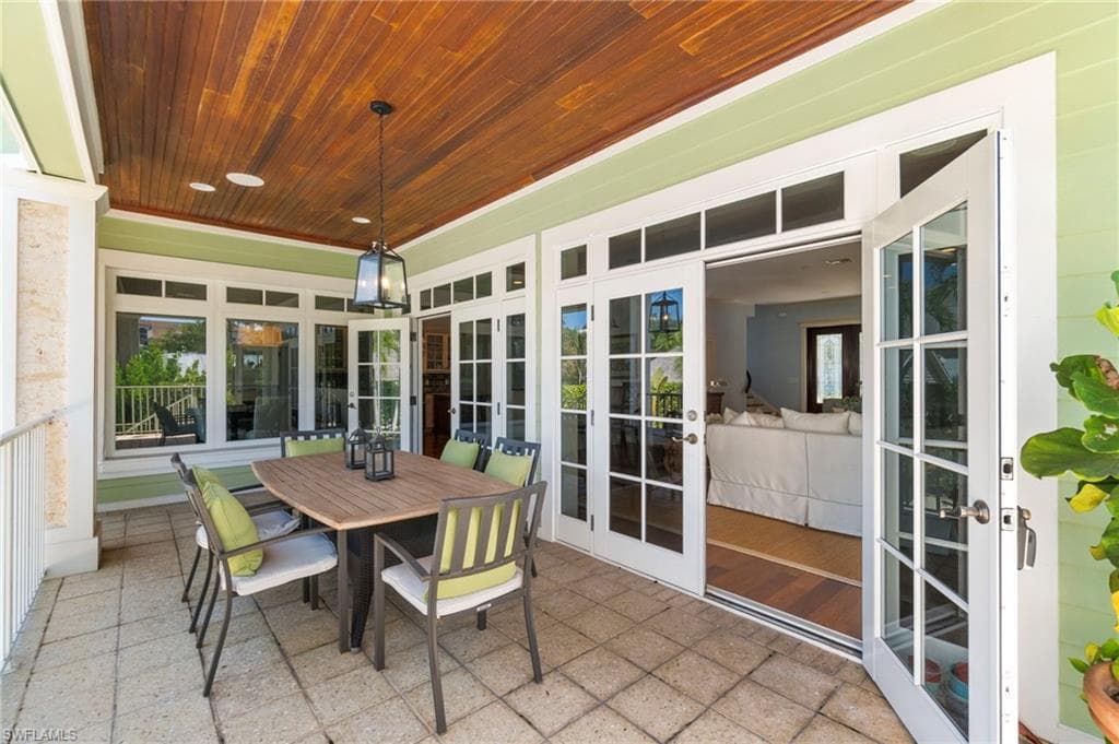 645 Broad Ave S, Naples, FL 34102-42