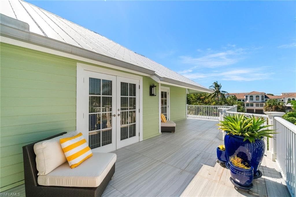 645 Broad Ave S, Naples, FL 34102-43